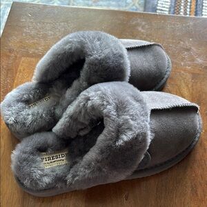 Dearfoams Women's Fireside Sydney Shearling Fur Indoor/Outdoor Scuff Slipper